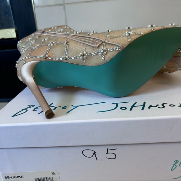NEW Betsey Johnson Larkk Nude 4” Heel Ankle Booties Crystal Holiday Party Sz 10 - Picture 8 of 11